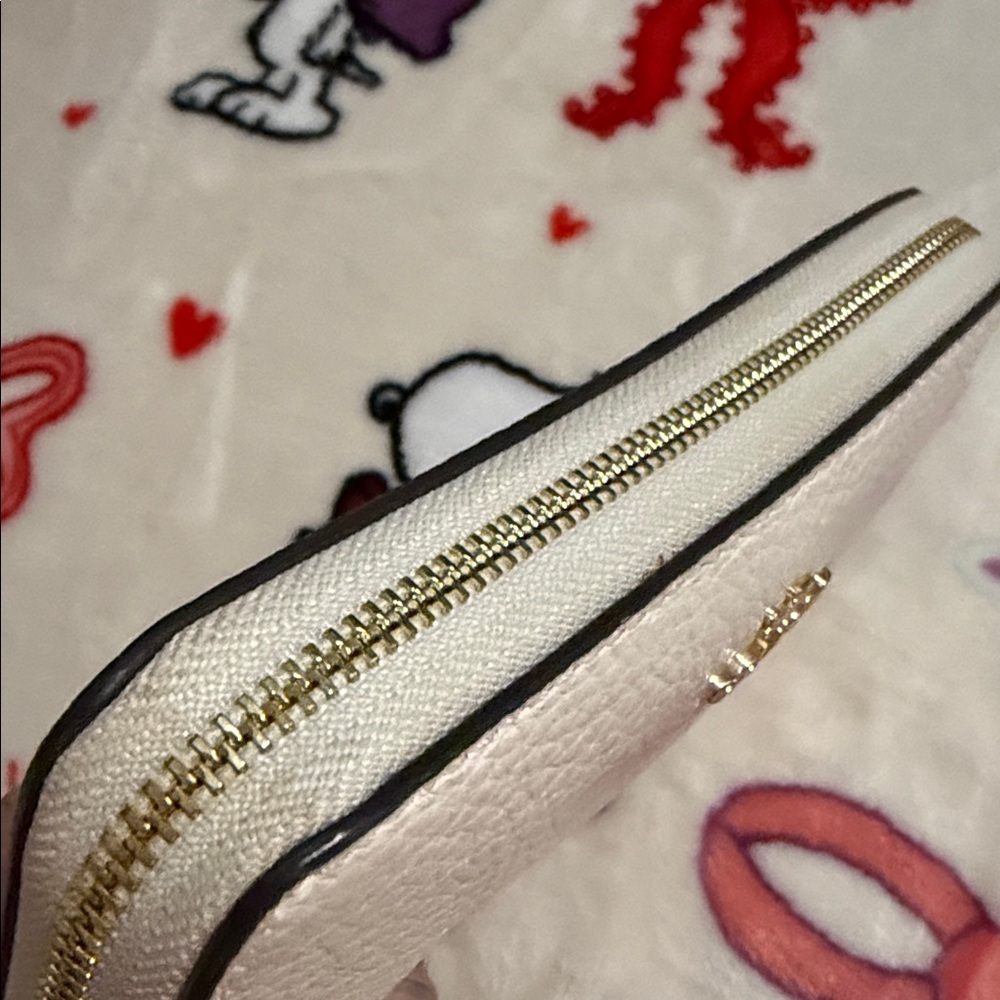 Coach Zip Around Wallet in Chalk (off-white) pebbled leather EUC - Picture 12 of 16